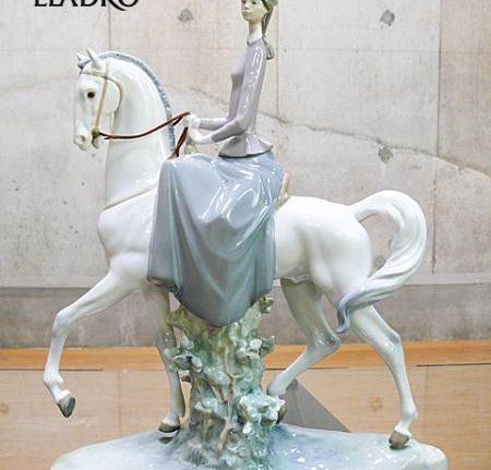 LLADRO】リヤドロ WOMAN ON HORSE『白い馬の少女』出張買取 東京都文京