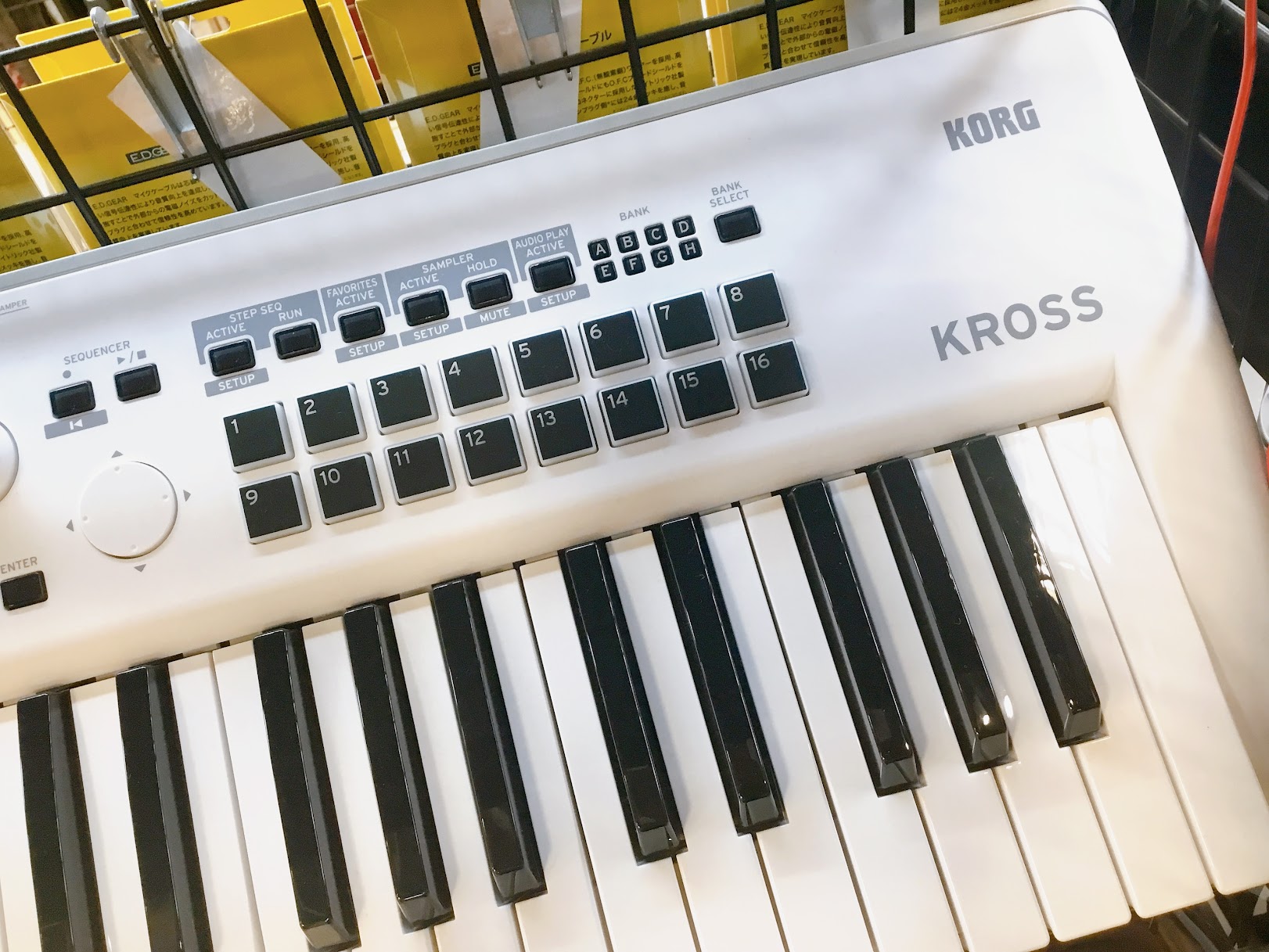 限定ホワイトカラー！【KORG】シンセサイザー KROSS2-61-SC 入荷致し