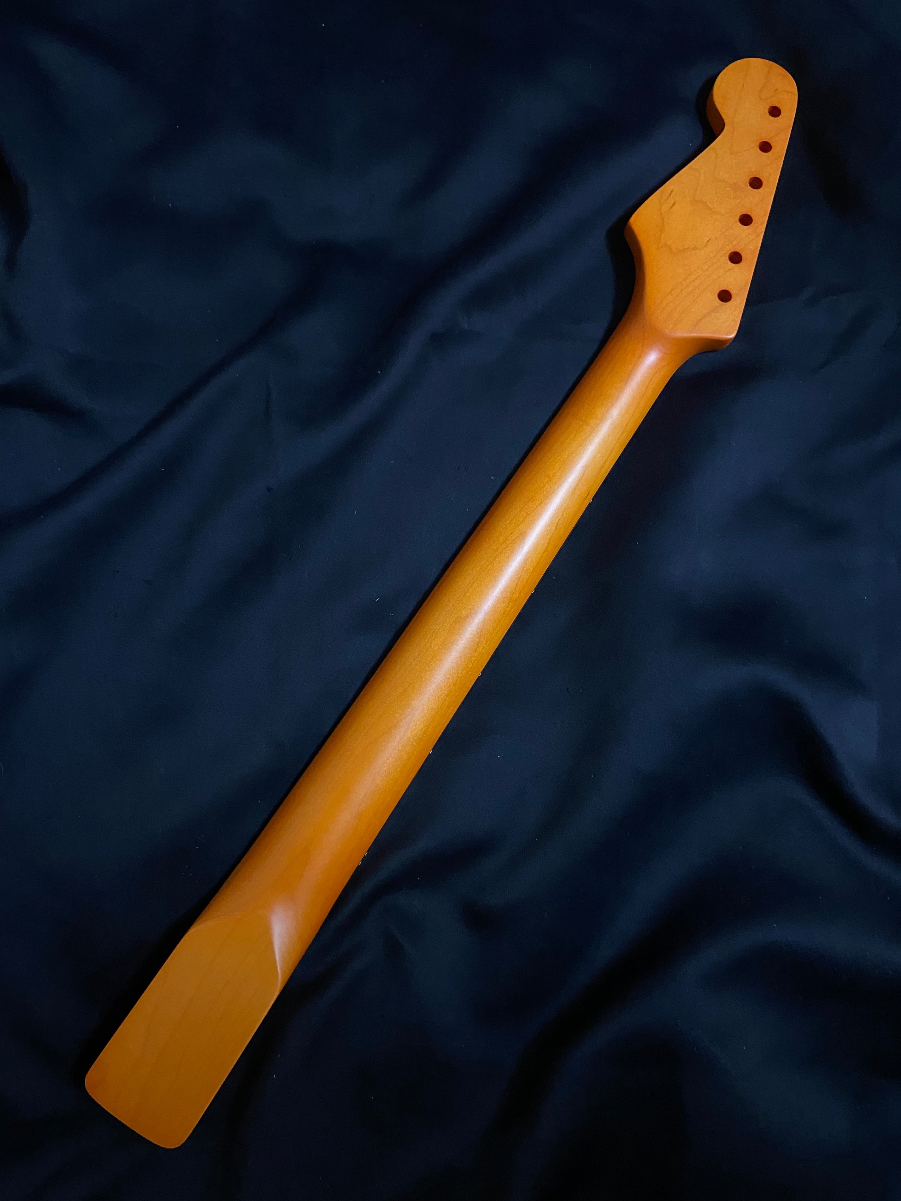 ストラトキャスターネック（No67）ローズビンテージカラー21Fニトロ