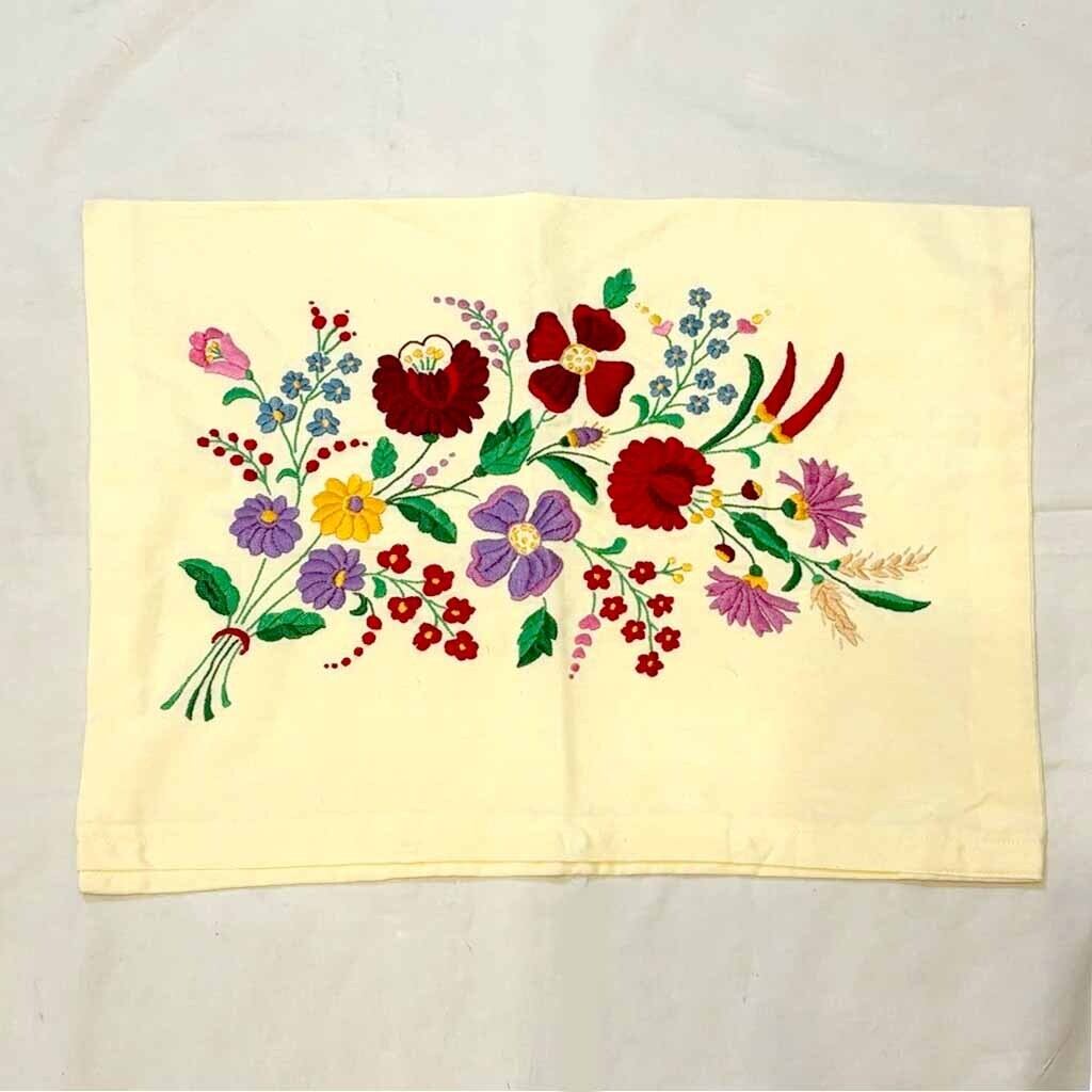 ハンガリー刺繍 花 クッションカバー クリームイエロー | kolbenova