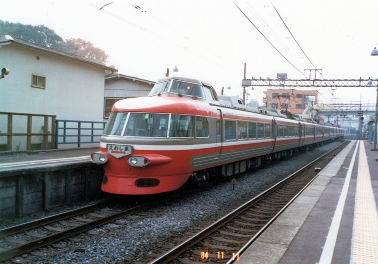 1984年の生田駅を通過する小田急ロマンスカー【3】 - 旅メモ ～旅