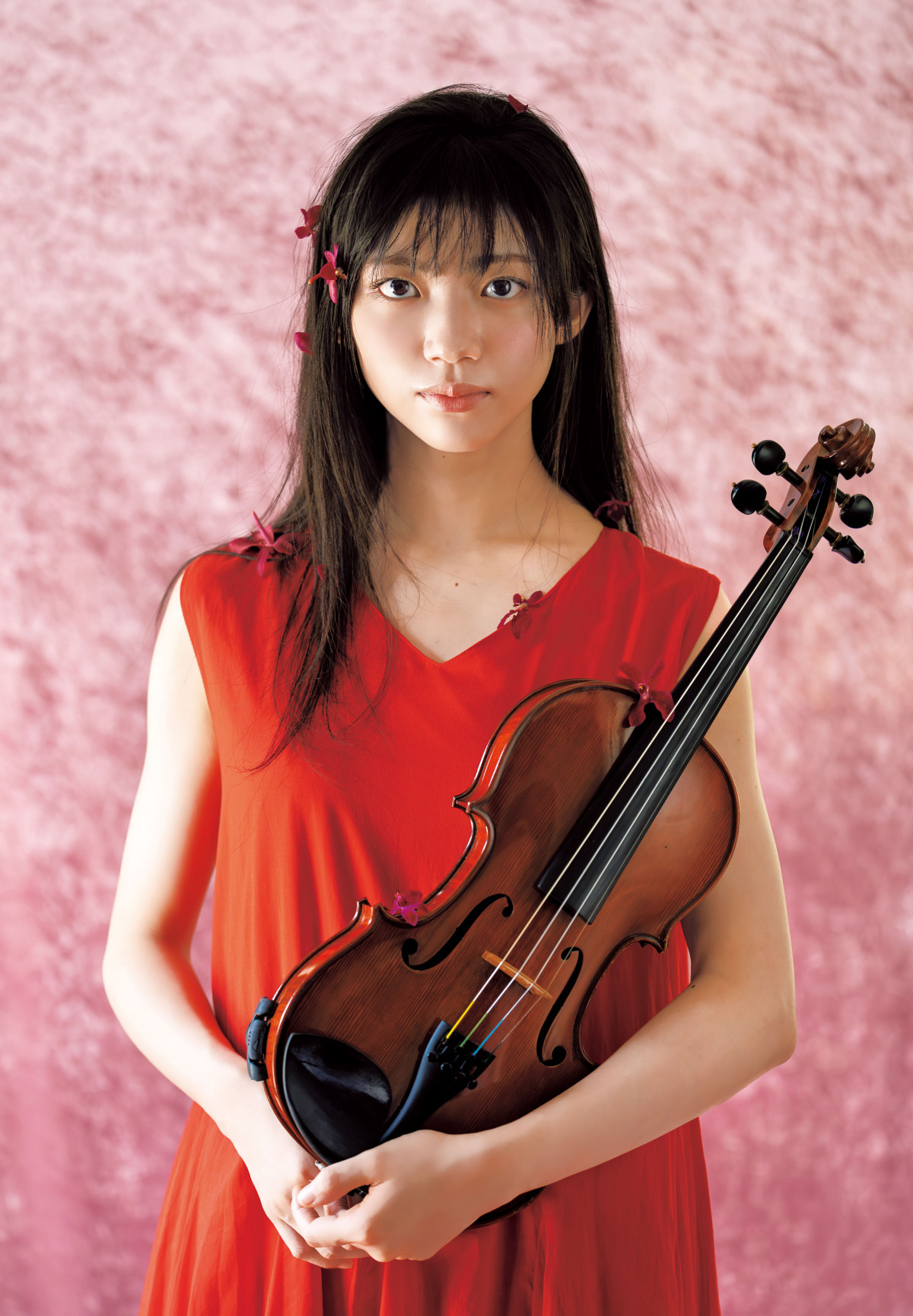 櫻坂46佐藤愛桜『ヤンジャン』で初グラビア挑戦 ノースリワンピや
