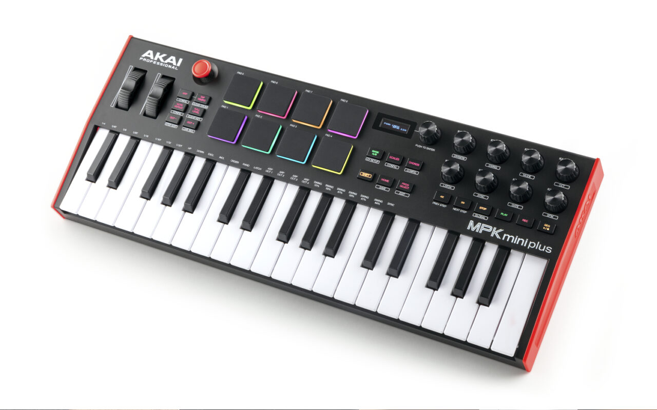 AKAI Professional（アカイ プロフェッショナル）から豊富な接続端子を