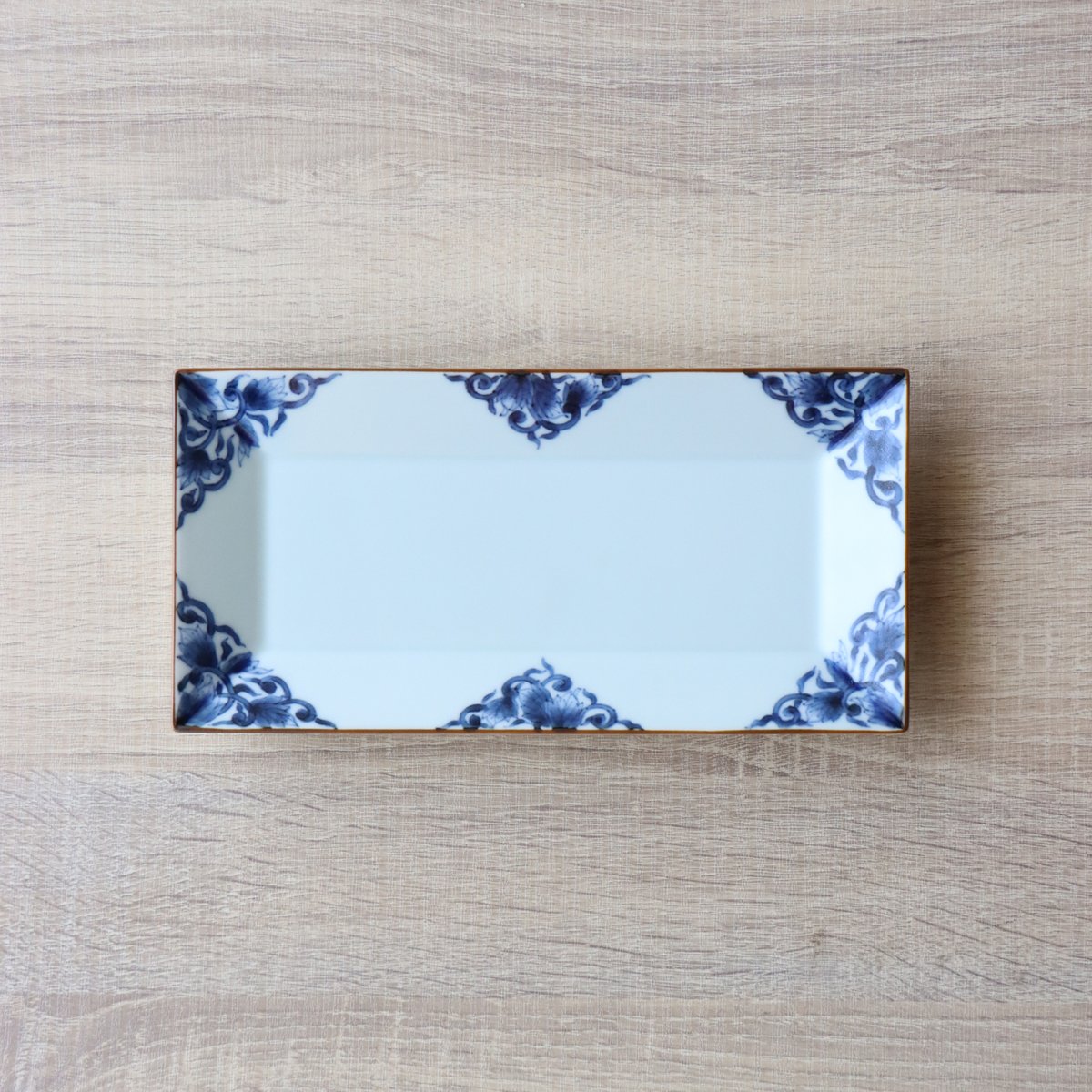 古染唐草 長角皿 M | 和食器通販 有田焼 山忠｜おしゃれでモダンな和