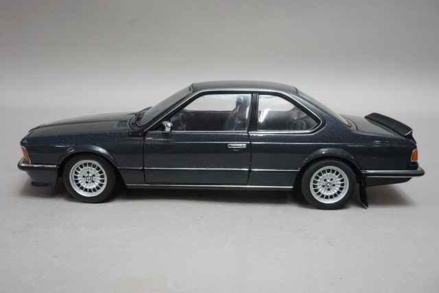 1/18 オートアート 70521 BMW 635 CSI ダイヤモンドブラックメタリック
