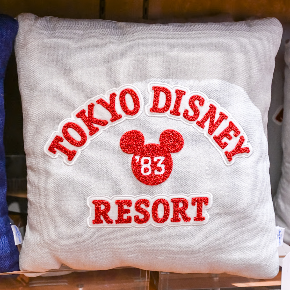 83マークがかわいい！東京ディズニーリゾート クッション -