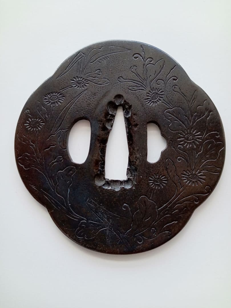 鍔(鐔)　古金工　桃山時代 古金工 菊花透鍔/鐔 ｜日本刀販売は永楽堂