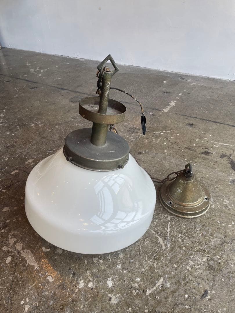 【アンティークライト】ミルクガラス　真鍮　昭和レトロ　 照明　ビンテージ ヴィンテージ ミルクガラスシェード ペンダントランプ｜アンティーク