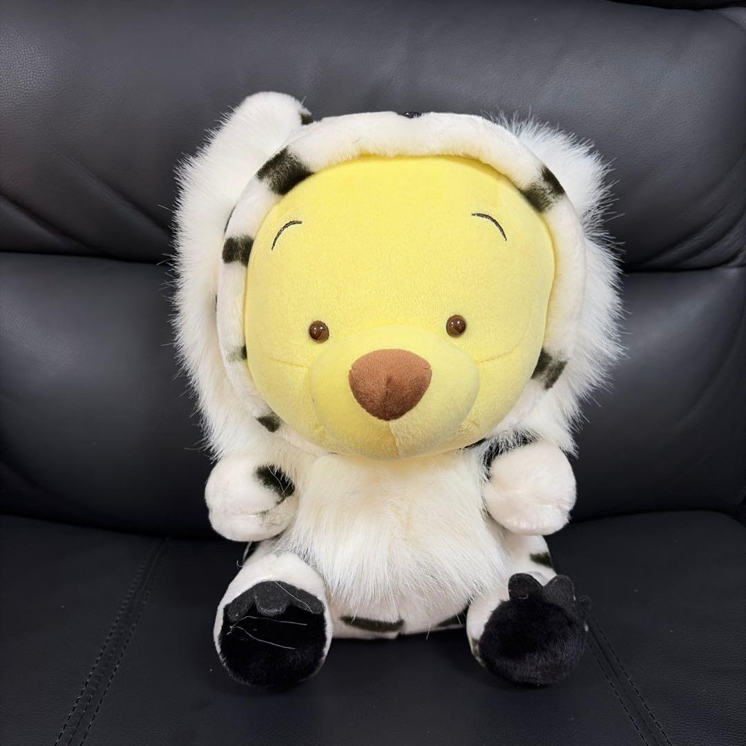 White Tiger Pooh ディズニー　baby クマのプーさん　中国 プーさんと仲間たちがフルーツラテカラーのあったかケープとポンポン