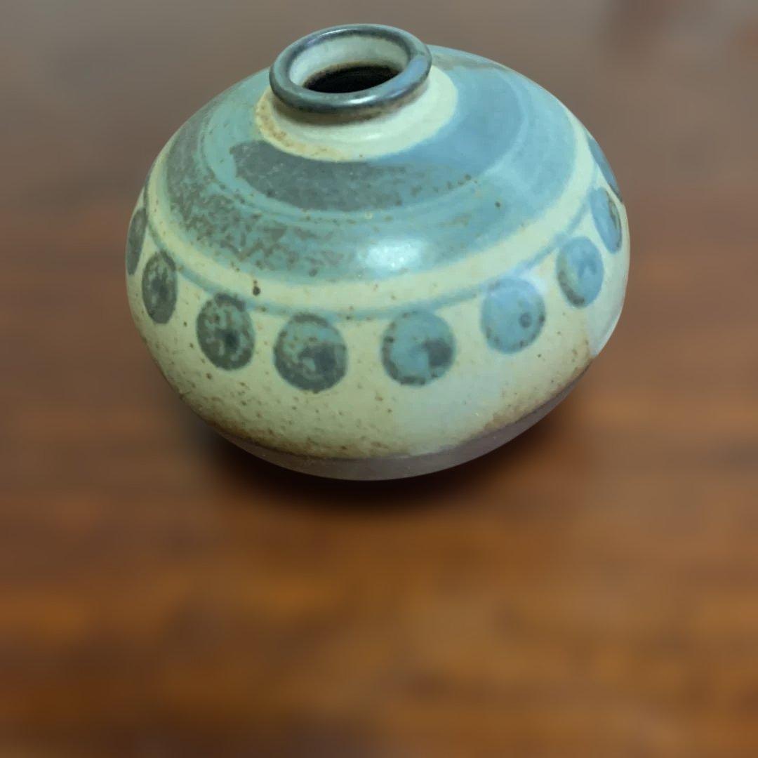 【中古】陶器製の丸形花瓶 青と白19-378 花瓶 花器 フラワーベース 陶器 置物 丸型 白 青 緑 単色 セラミック