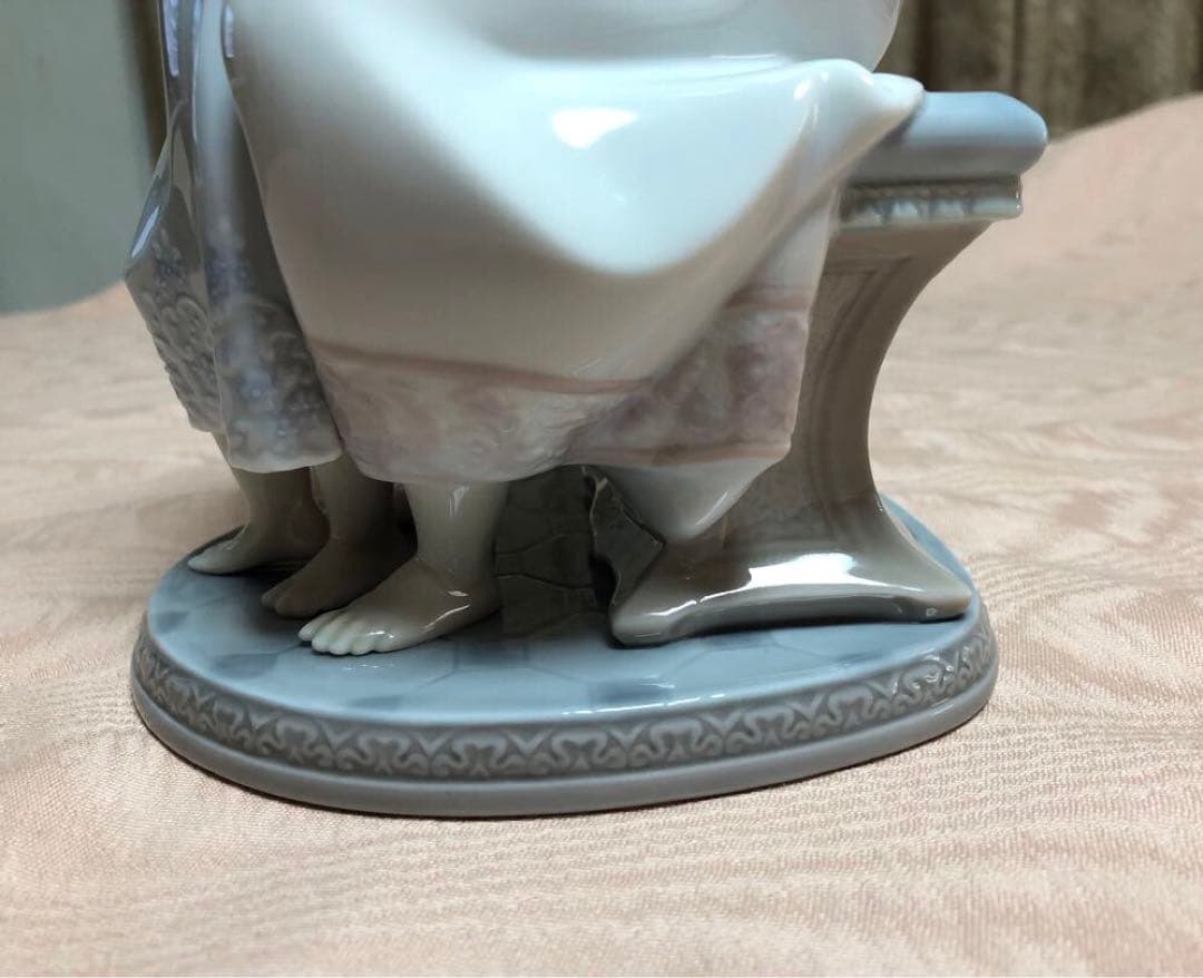 リヤドロ　　　お母さんと女の子