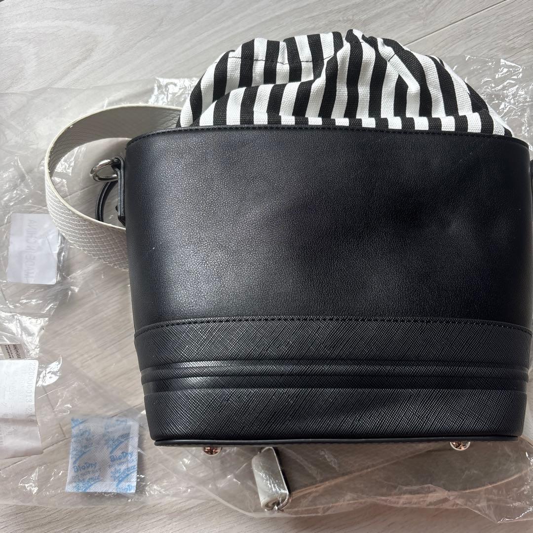 伊黒小芭内 モデル ショルダーバッグ 鬼滅の刃　希少　レア　未使用　スレあり 鬼滅の刃 つままれキーホルダー 伊黒 小芭内 (いぐろ おばない) きめ
