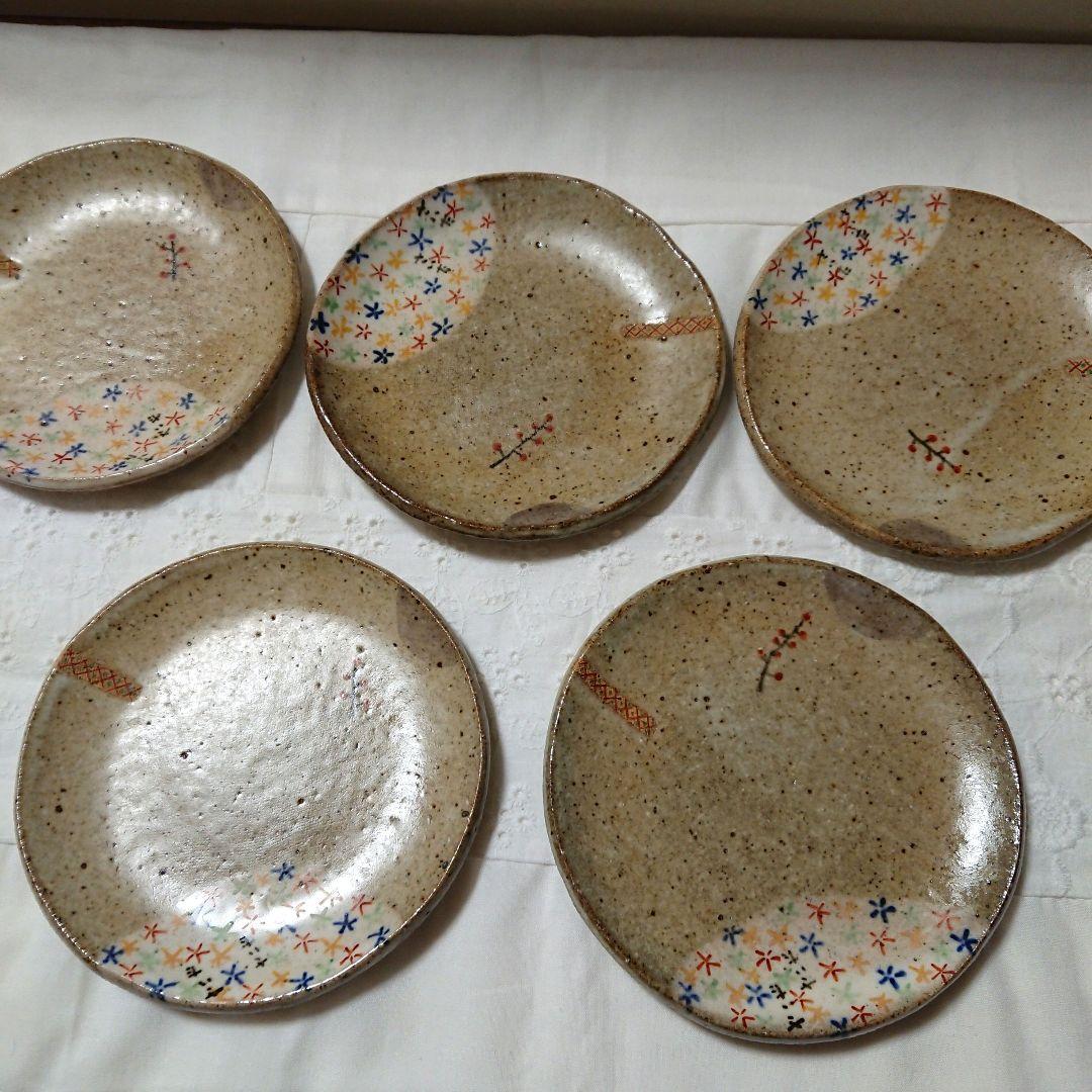 外山亜基雄 笠間焼 作家 レア 小皿 菓子皿 ねこパンチ 陶芸作家 縁起 外山亜基雄展 開催中 お皿、小鉢などが追加されました。 ぜひご覧に