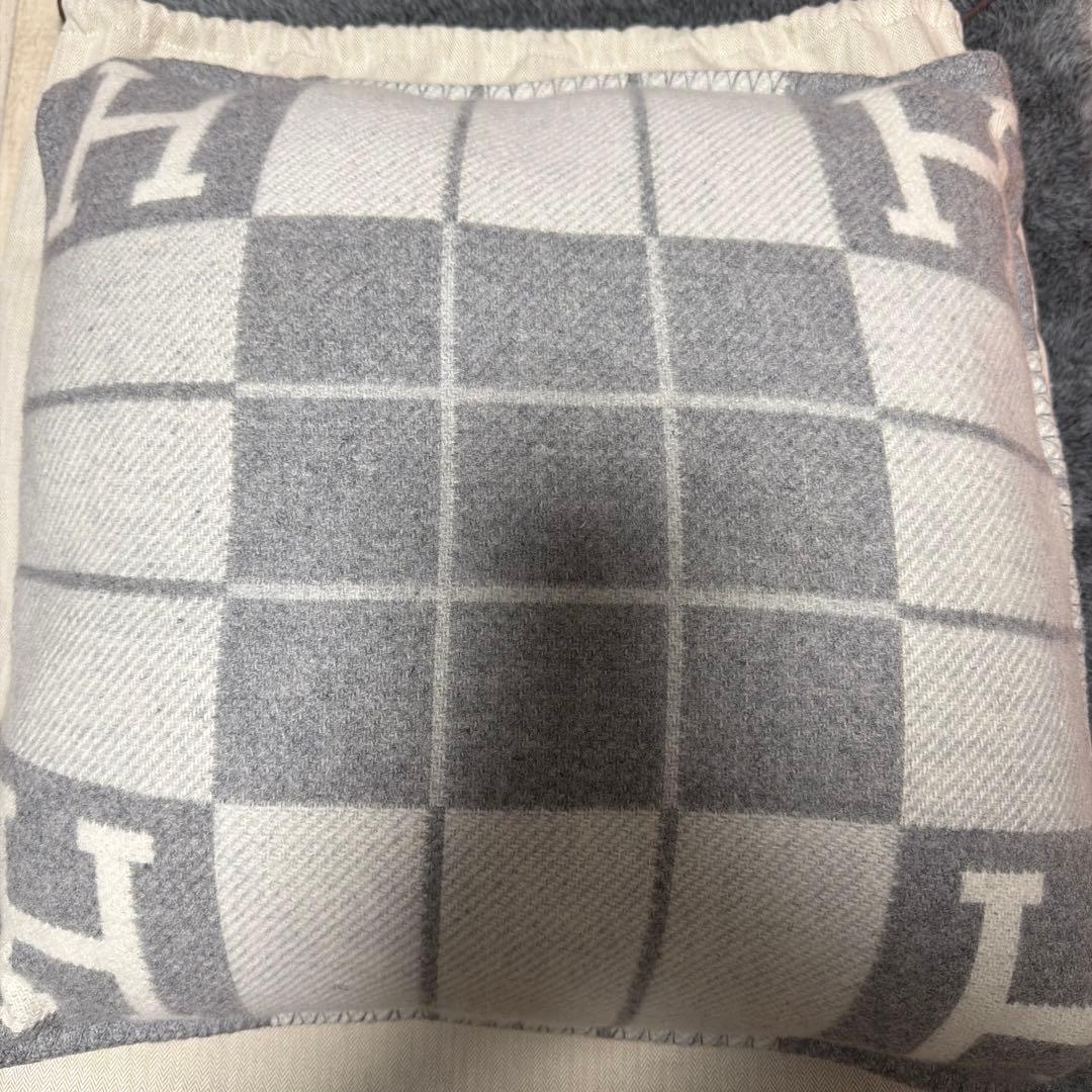 エルメス　クッション 《アヴァロンIII》 PM